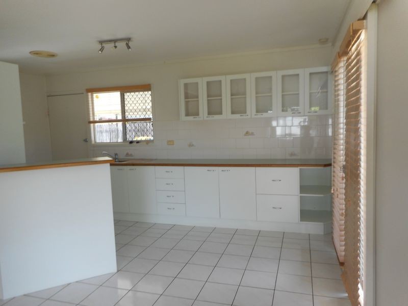 7 Smallwood Street, Mooroobool QLD 4870