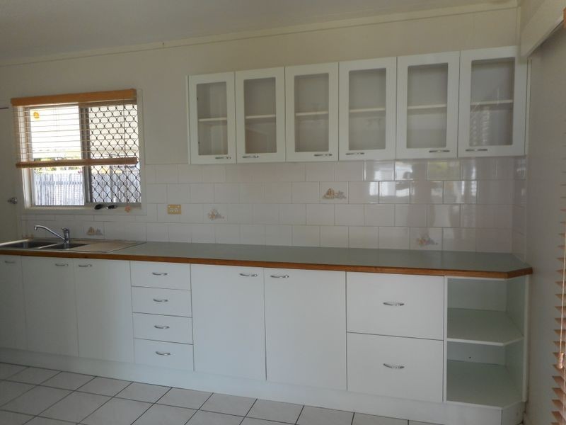 7 Smallwood Street, Mooroobool QLD 4870