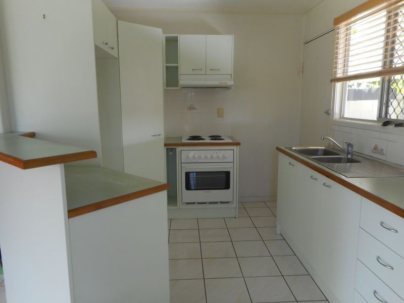 7 Smallwood Street, Mooroobool QLD 4870