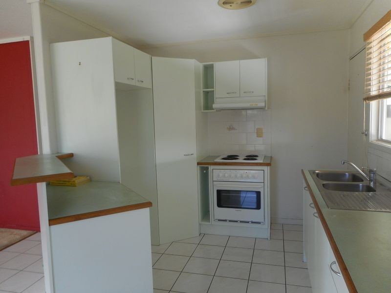 7 Smallwood Street, Mooroobool QLD 4870