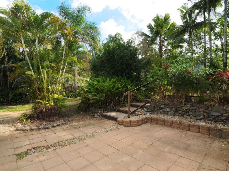 8 Ramsey Drive, Kanimbla QLD 4870