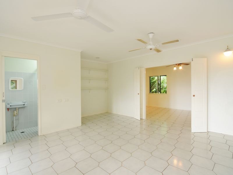 18 – 20 Cascade Drive, Redlynch QLD 4870
