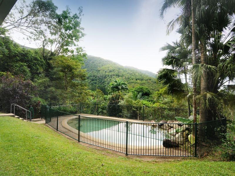 18 – 20 Cascade Drive, Redlynch QLD 4870