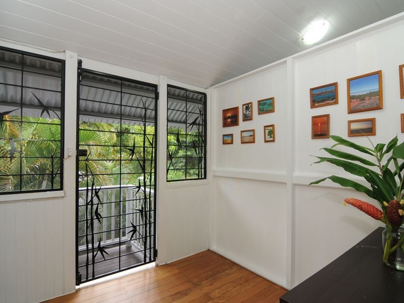 6 Cairns Street, Cairns North QLD 4870