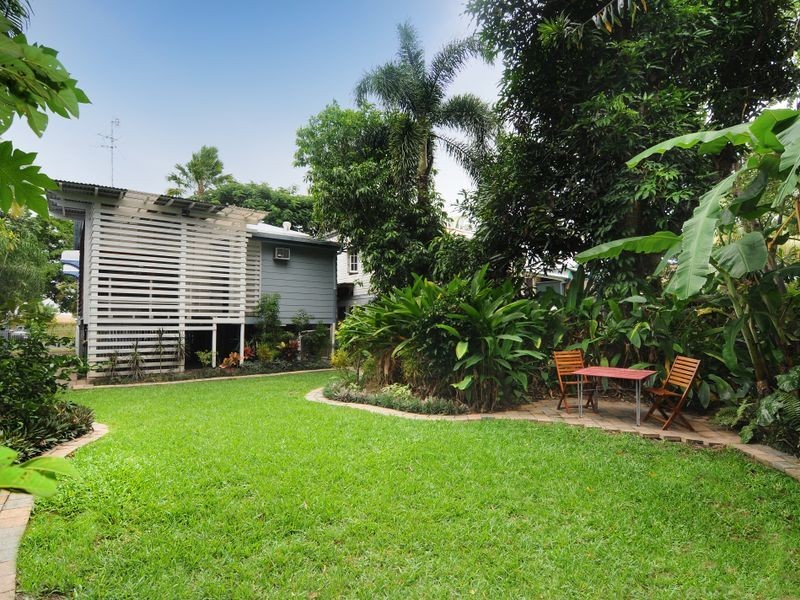 6 Cairns Street, Cairns North QLD 4870