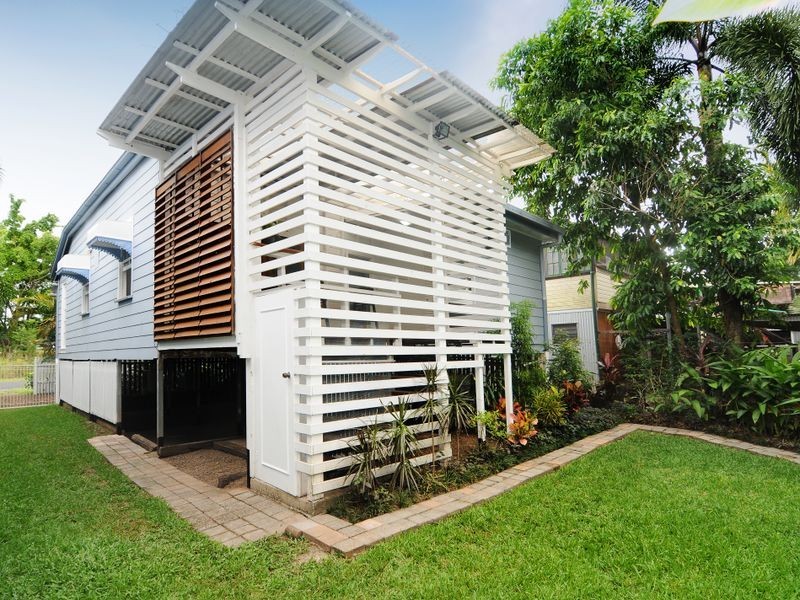 6 Cairns Street, Cairns North QLD 4870