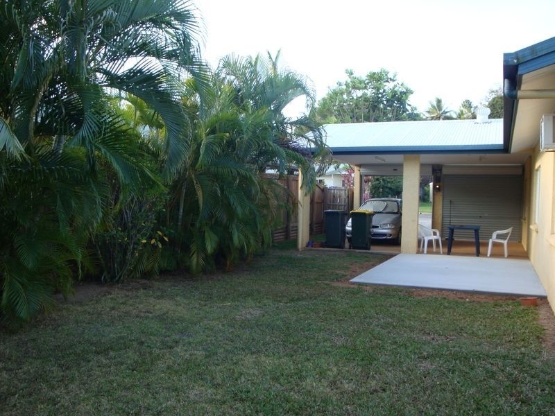 10 Goodfellow Close, Mooroobool QLD 4870