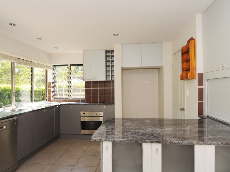 16 Willie Ming Close, Redlynch QLD 4870