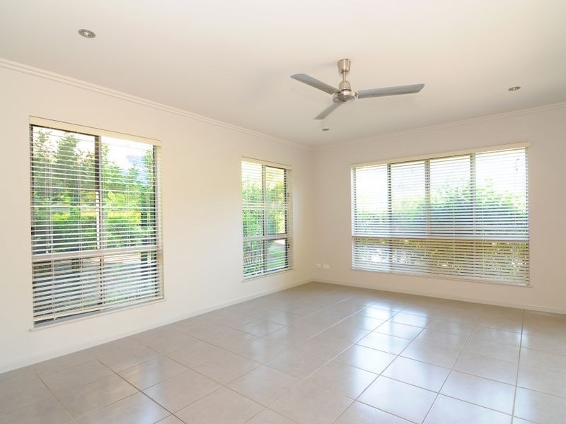 16 Willie Ming Close, Redlynch QLD 4870