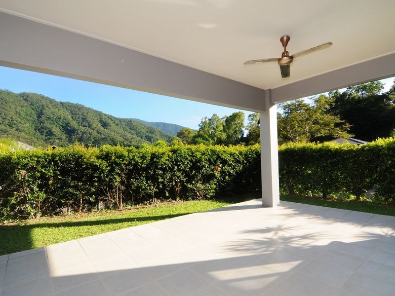 16 Willie Ming Close, Redlynch QLD 4870