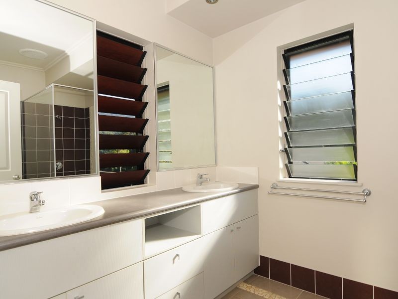 16 Willie Ming Close, Redlynch QLD 4870