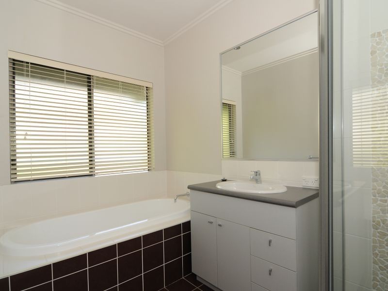 16 Willie Ming Close, Redlynch QLD 4870