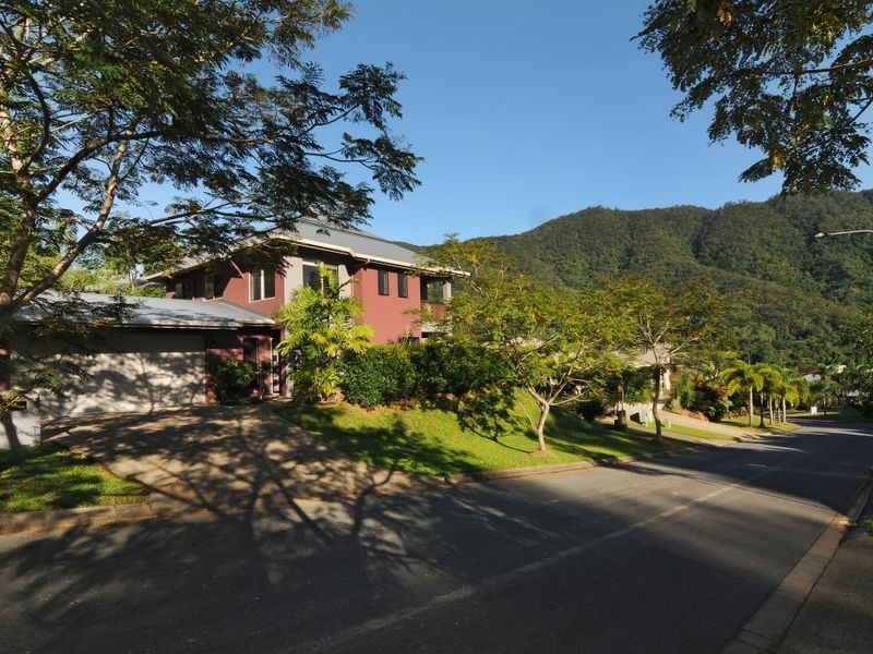 16 Willie Ming Close, Redlynch QLD 4870