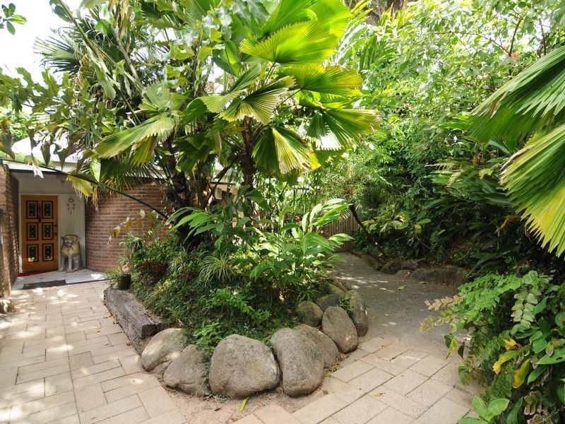 21 McHugh Crescent, Whitfield QLD 4870