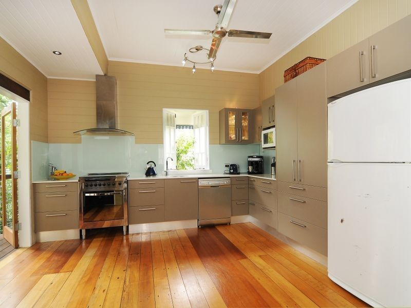 16 Thomas Street, Manunda QLD 4870