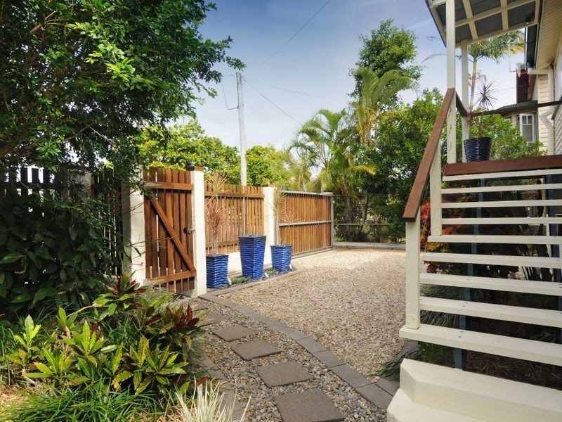 16 Thomas Street, Manunda QLD 4870
