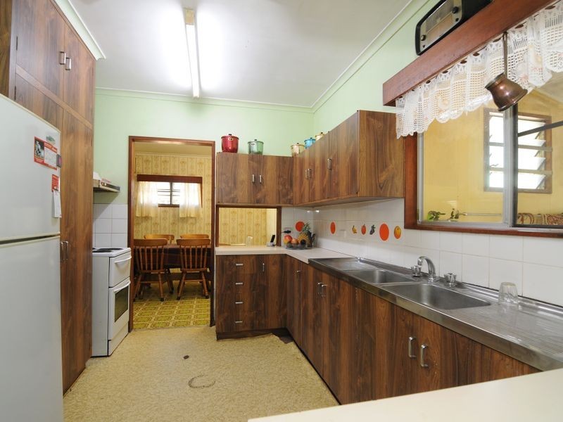 71663 Bruce Highway, Centenary Heights QLD 4869