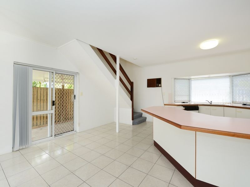 3/111 Callaghan Street, Mooroobool QLD 4870