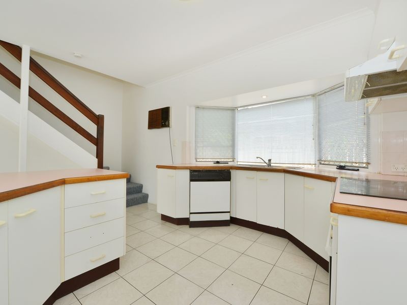 3/111 Callaghan Street, Mooroobool QLD 4870