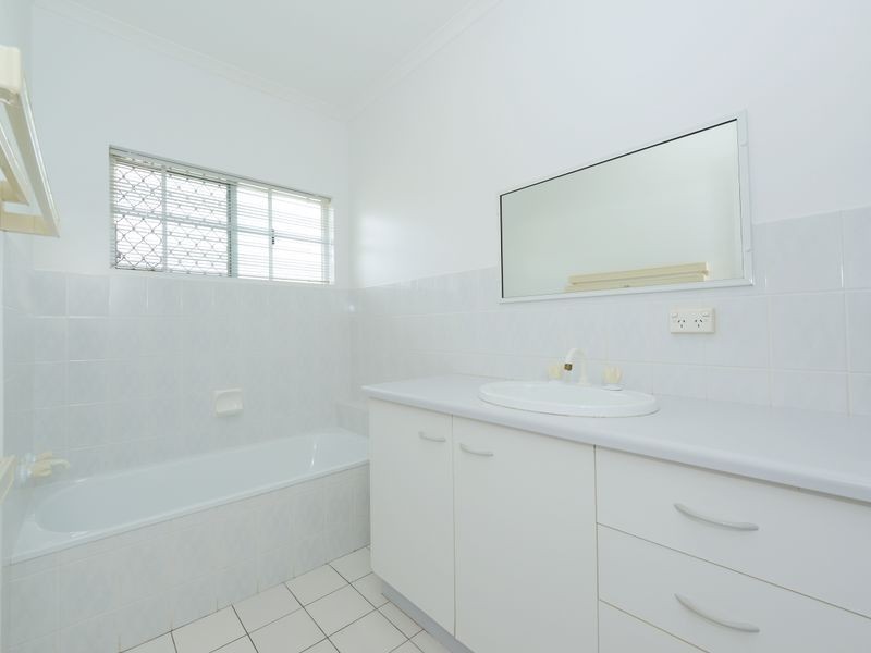 3/111 Callaghan Street, Mooroobool QLD 4870