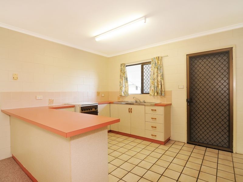 11/64 Pease Street, Manoora QLD 4870
