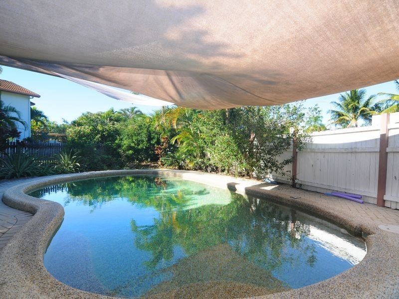 1/6 Quetta Close, Manoora QLD 4870