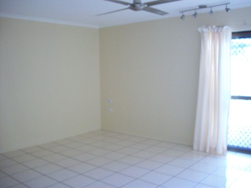 1/64 Pease Street, Manoora QLD 4870