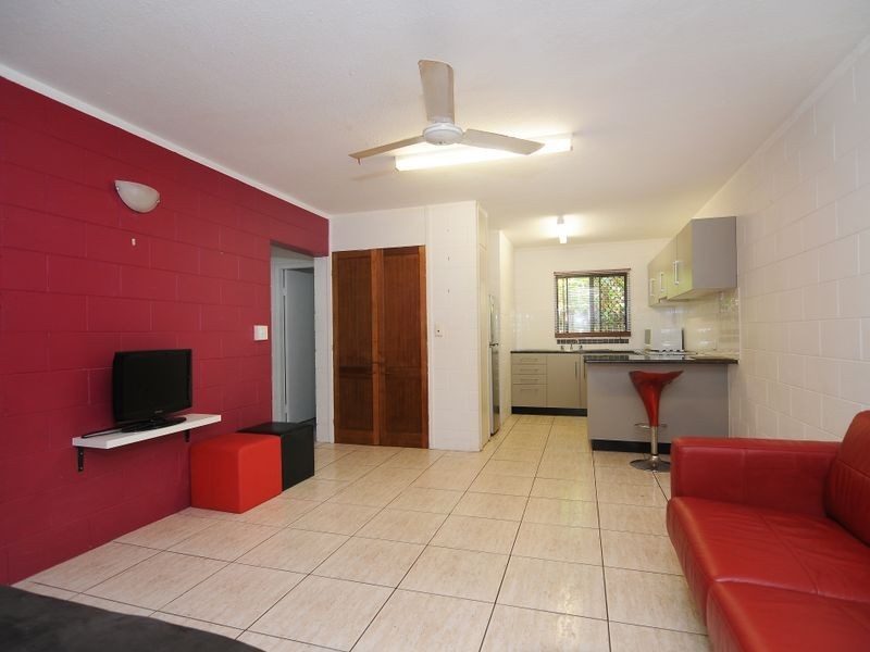 2/235 McLeod Street, Cairns North QLD 4870