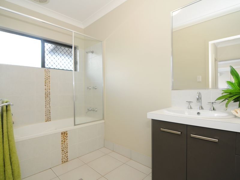 82 Xavier Herbert Drive, Redlynch QLD 4870