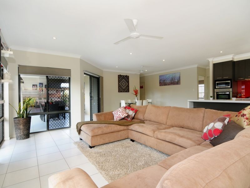 82 Xavier Herbert Drive, Redlynch QLD 4870