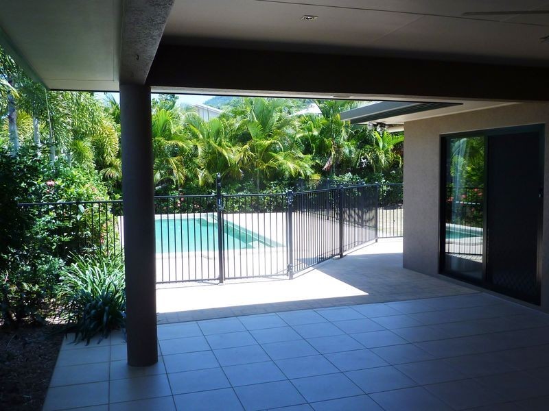 28 Regent Avenue, Redlynch QLD 4870