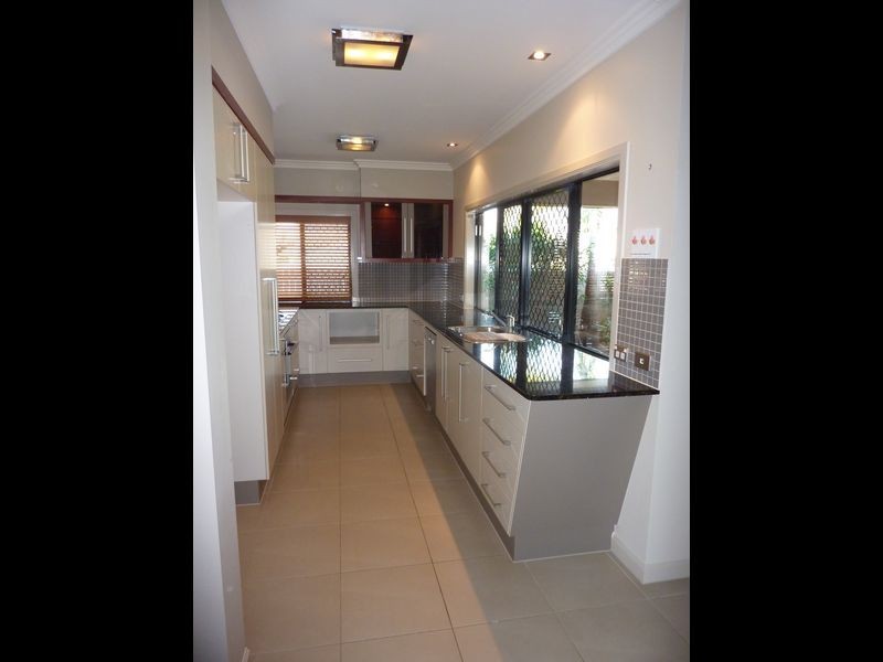 28 Regent Avenue, Redlynch QLD 4870