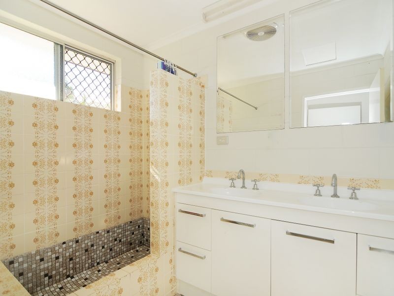 1 Conlan Close, Manoora QLD 4870