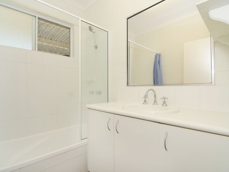 2 Conlan Close, Manoora QLD 4870