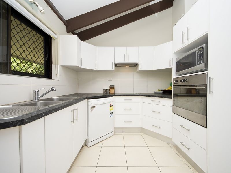 174 Harvey Road, Redlynch QLD 4870