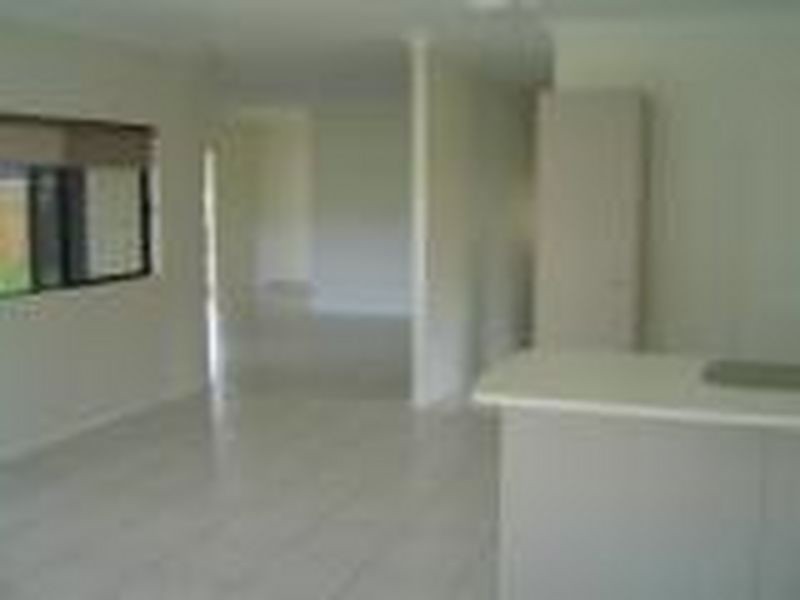 15 Springbrook Avenue, Redlynch QLD 4870