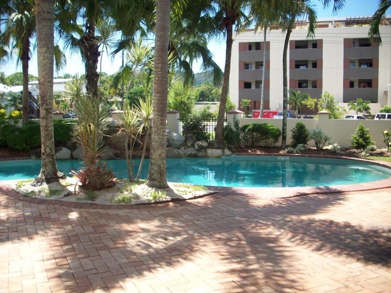 25/327 Lake Street, Cairns North QLD 4870