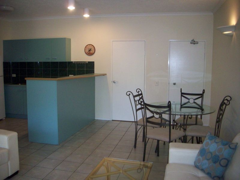 25/327 Lake Street, Cairns North QLD 4870