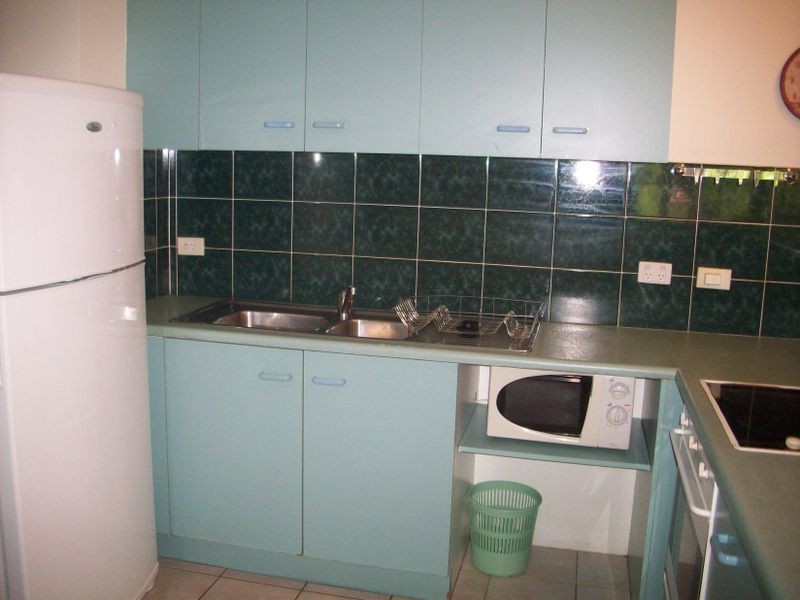 25/327 Lake Street, Cairns North QLD 4870