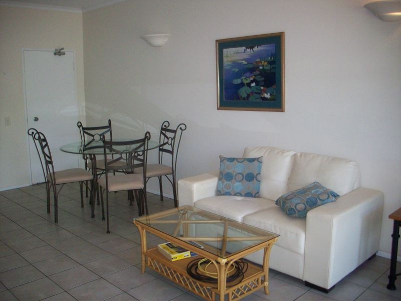 25/327 Lake Street, Cairns North QLD 4870