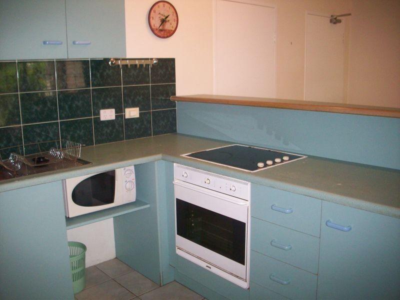 25/327 Lake Street, Cairns North QLD 4870