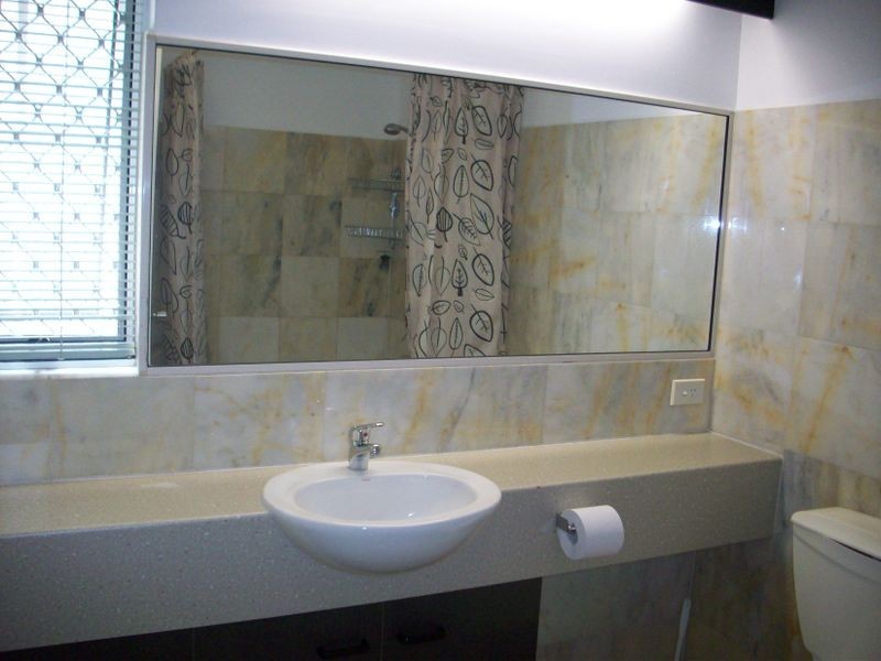 25/327 Lake Street, Cairns North QLD 4870