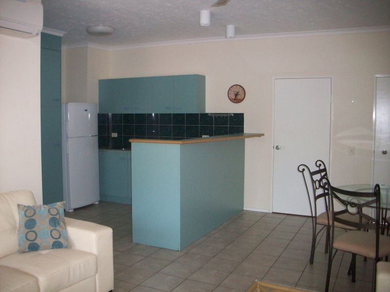 25/327 Lake Street, Cairns North QLD 4870