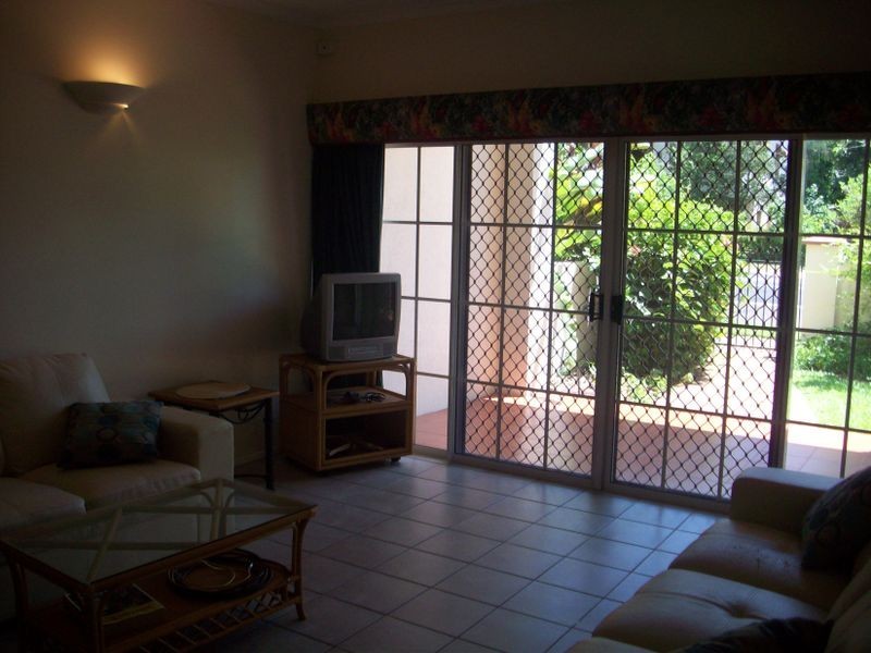 25/327 Lake Street, Cairns North QLD 4870