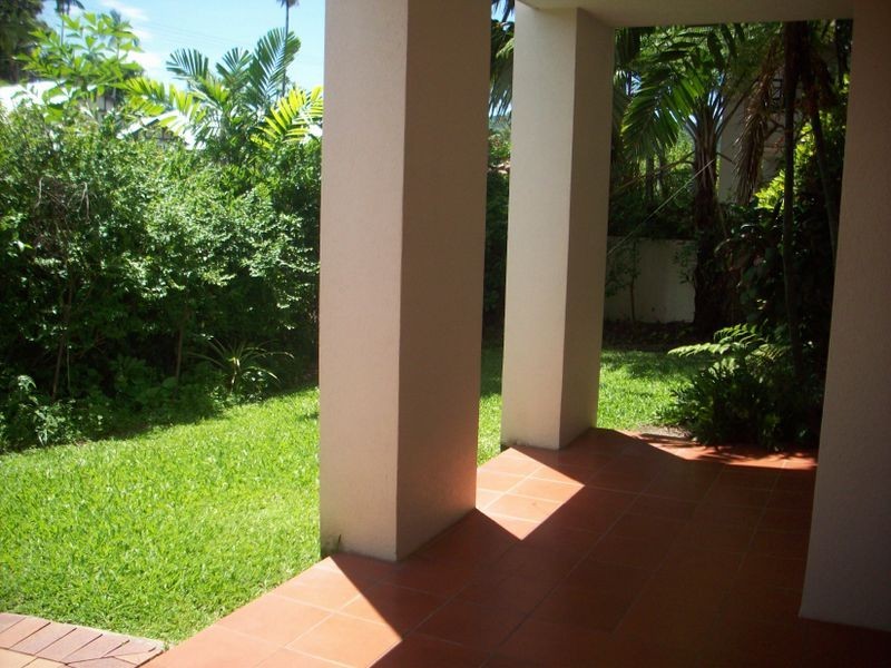 25/327 Lake Street, Cairns North QLD 4870