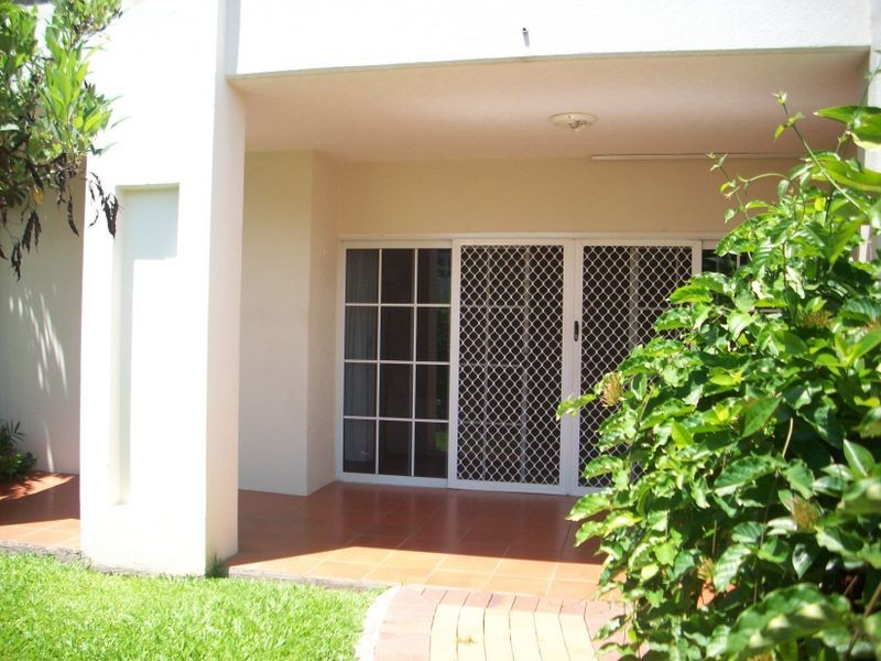 25/327 Lake Street, Cairns North QLD 4870