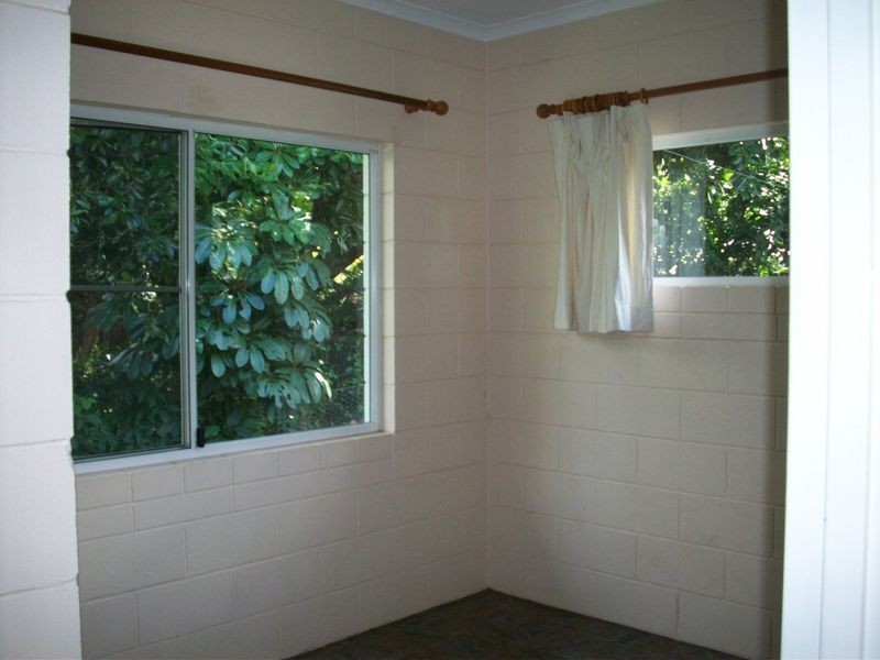 24 Saw Street, Machans Beach QLD 4878