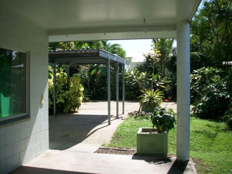 24 Saw Street, Machans Beach QLD 4878