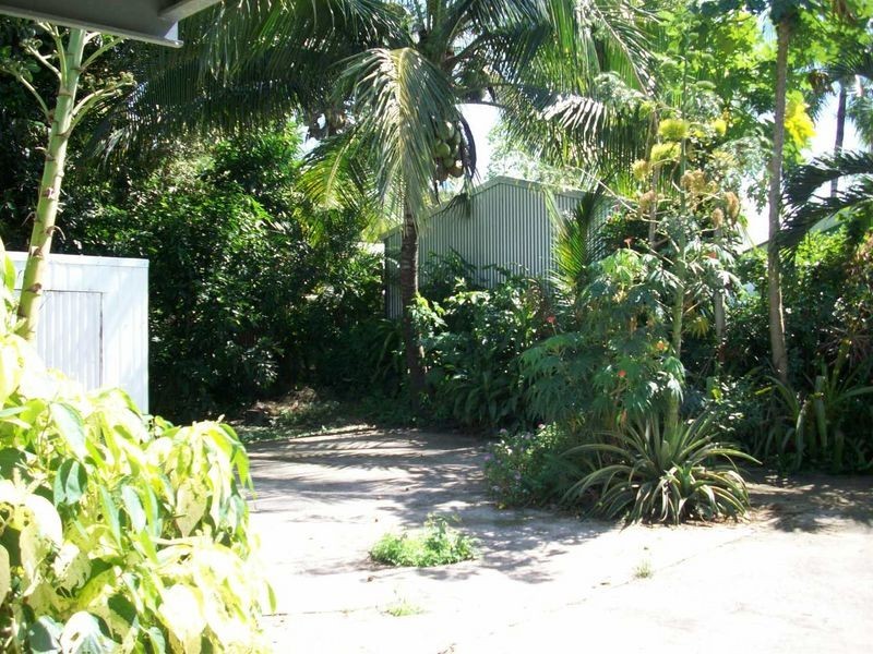 24 Saw Street, Machans Beach QLD 4878