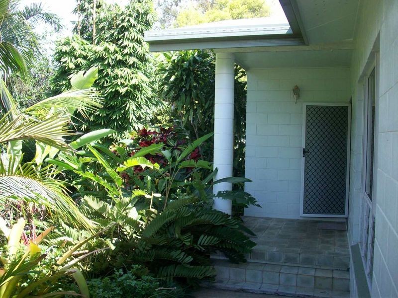 24 Saw Street, Machans Beach QLD 4878